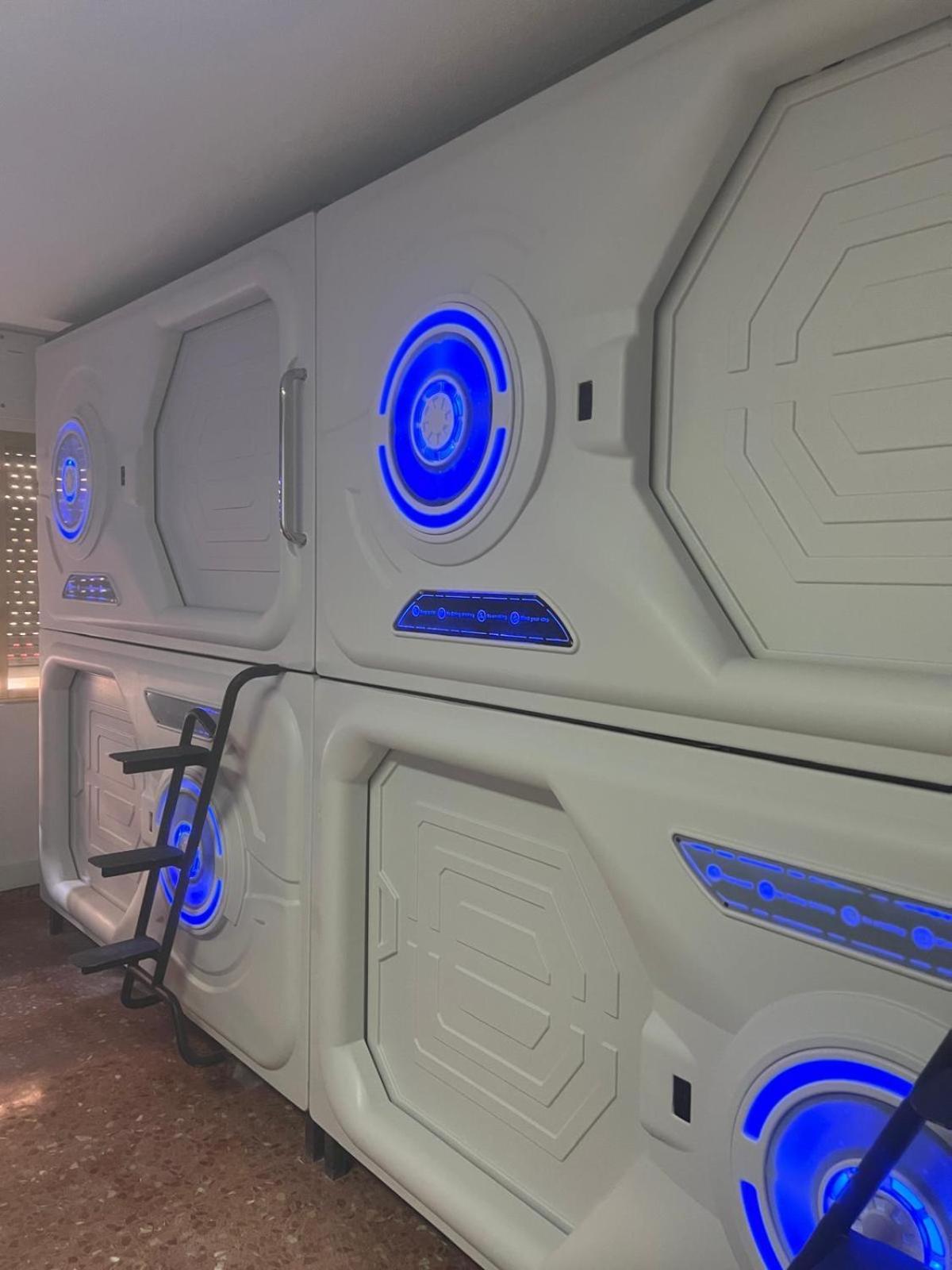 Just Hostel Capsules 阿利坎特 外观 照片