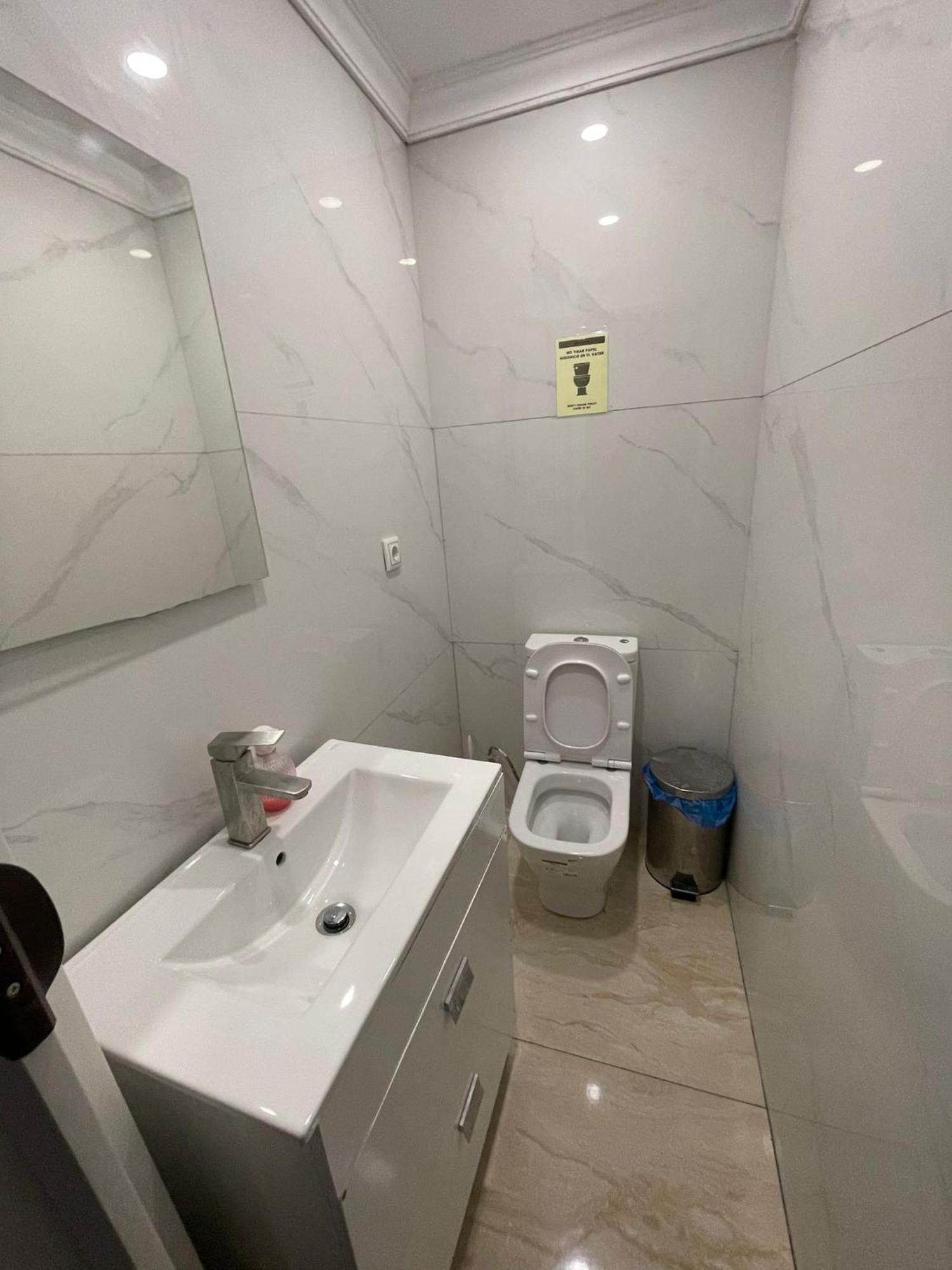 Just Hostel Capsules 阿利坎特 外观 照片